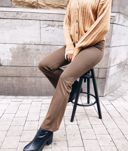 Pantalon brun à carreaux
