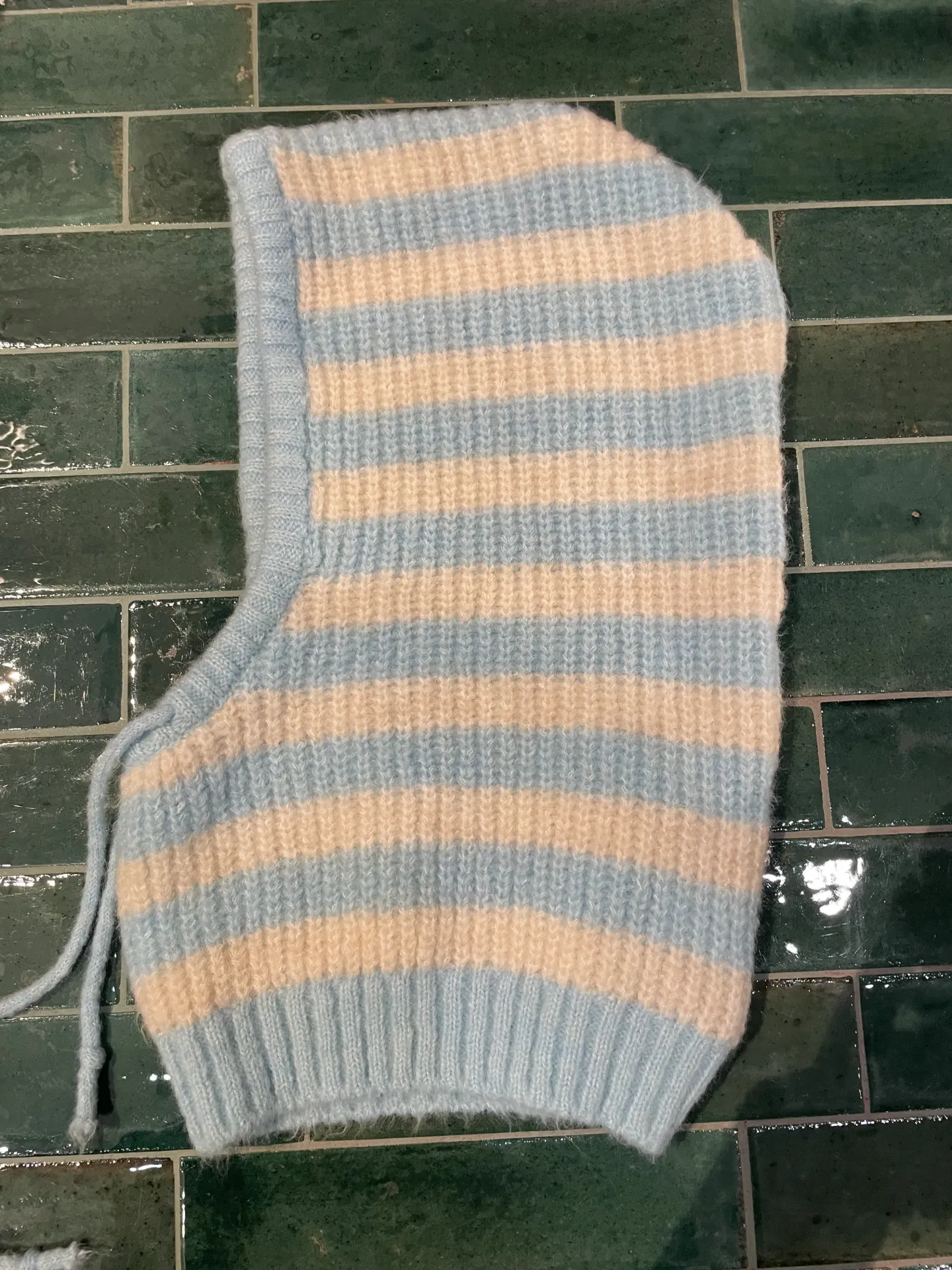 Cagoule à rayures blanc/bleu ciel