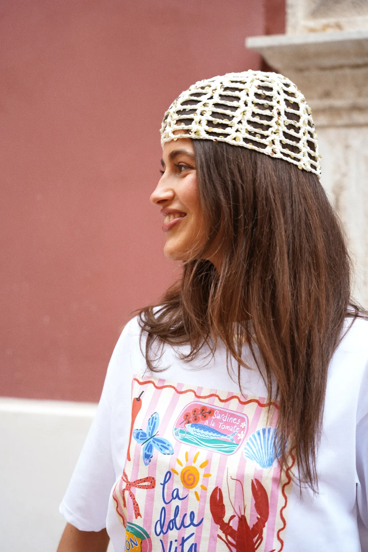 Bonnet blanc en crochet à sequins