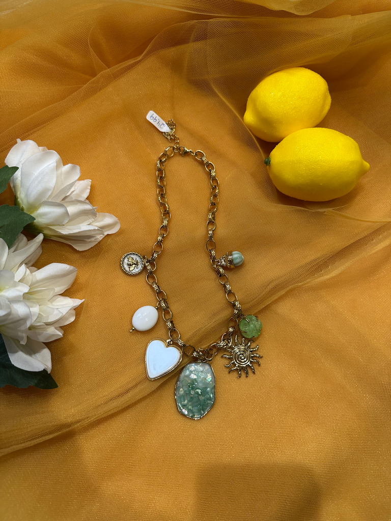 MINA - Collier à charms avec pierre verte