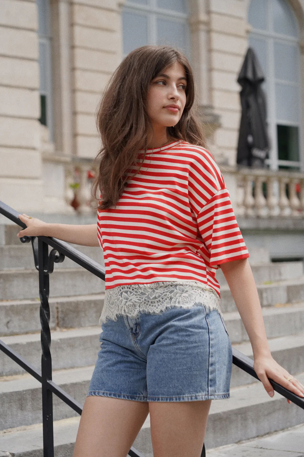 MAGDA ROUGE - T-shirt rayé avec dentelle