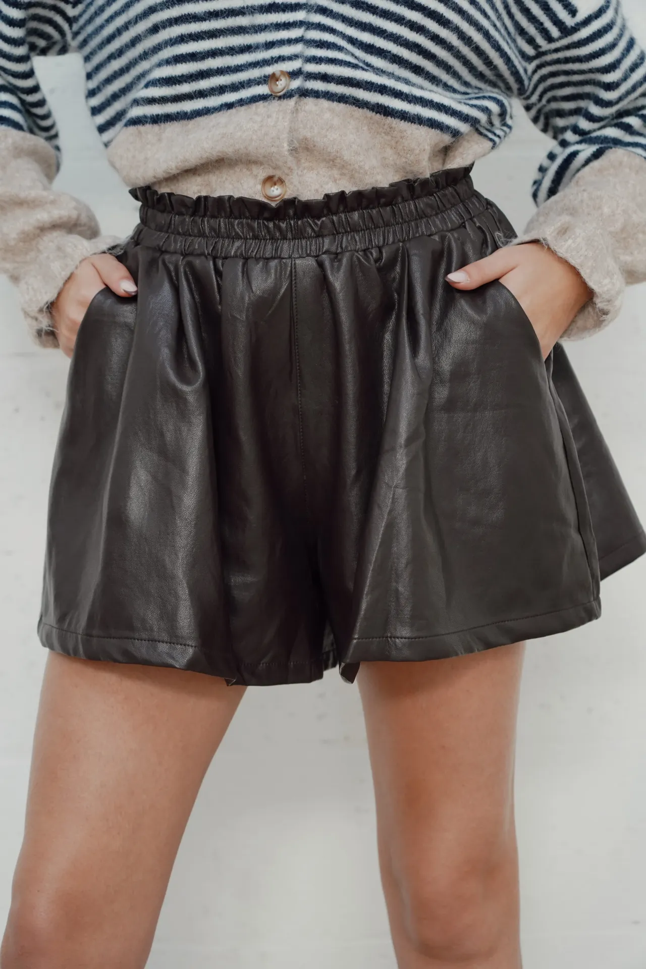 TRACY CHOCOLAT - Short en similicuir (S/M)