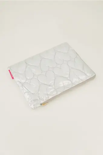 Housse d'ordinateur argentée avec coeurs brodés